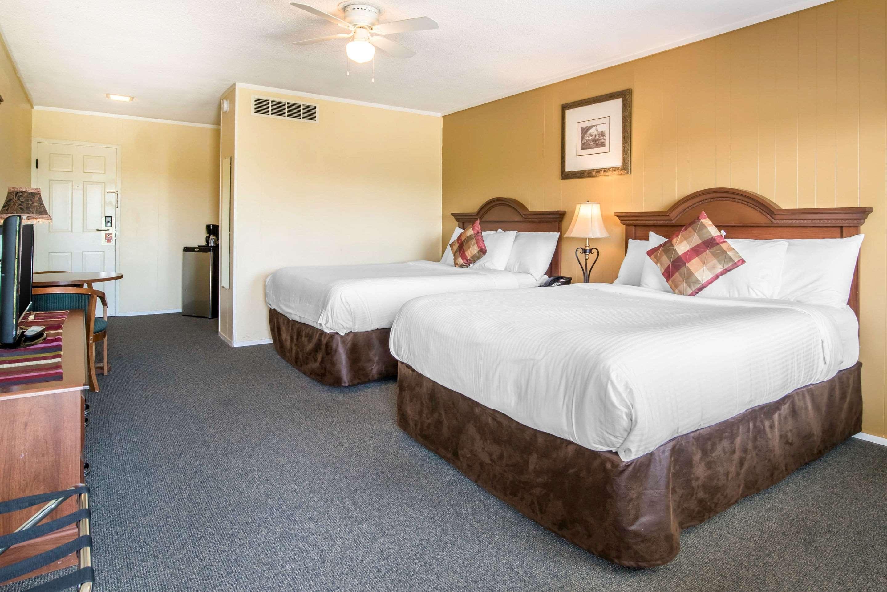 Tiltonlodge Inn & Suites ภายนอก รูปภาพ