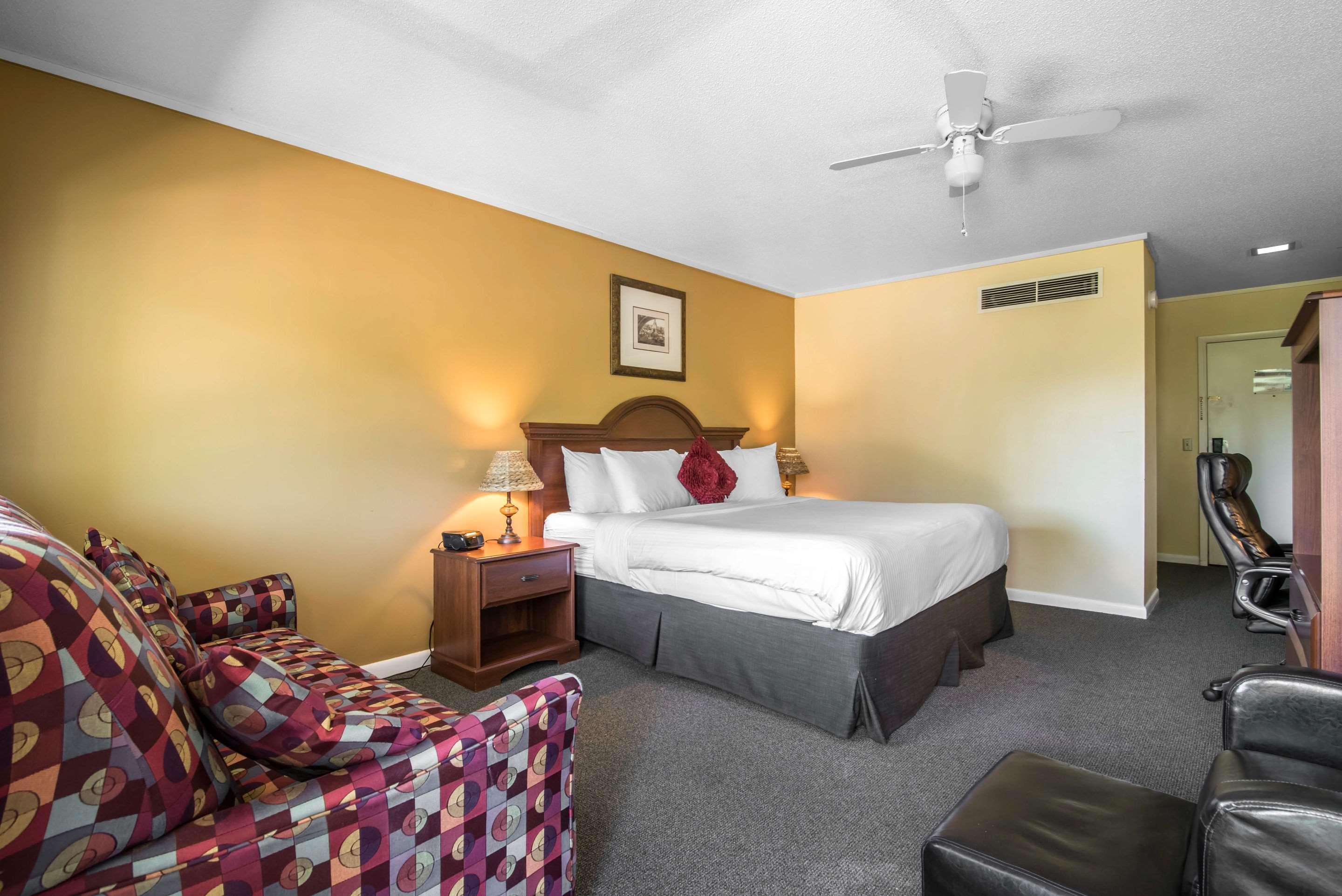 Tiltonlodge Inn & Suites ภายนอก รูปภาพ