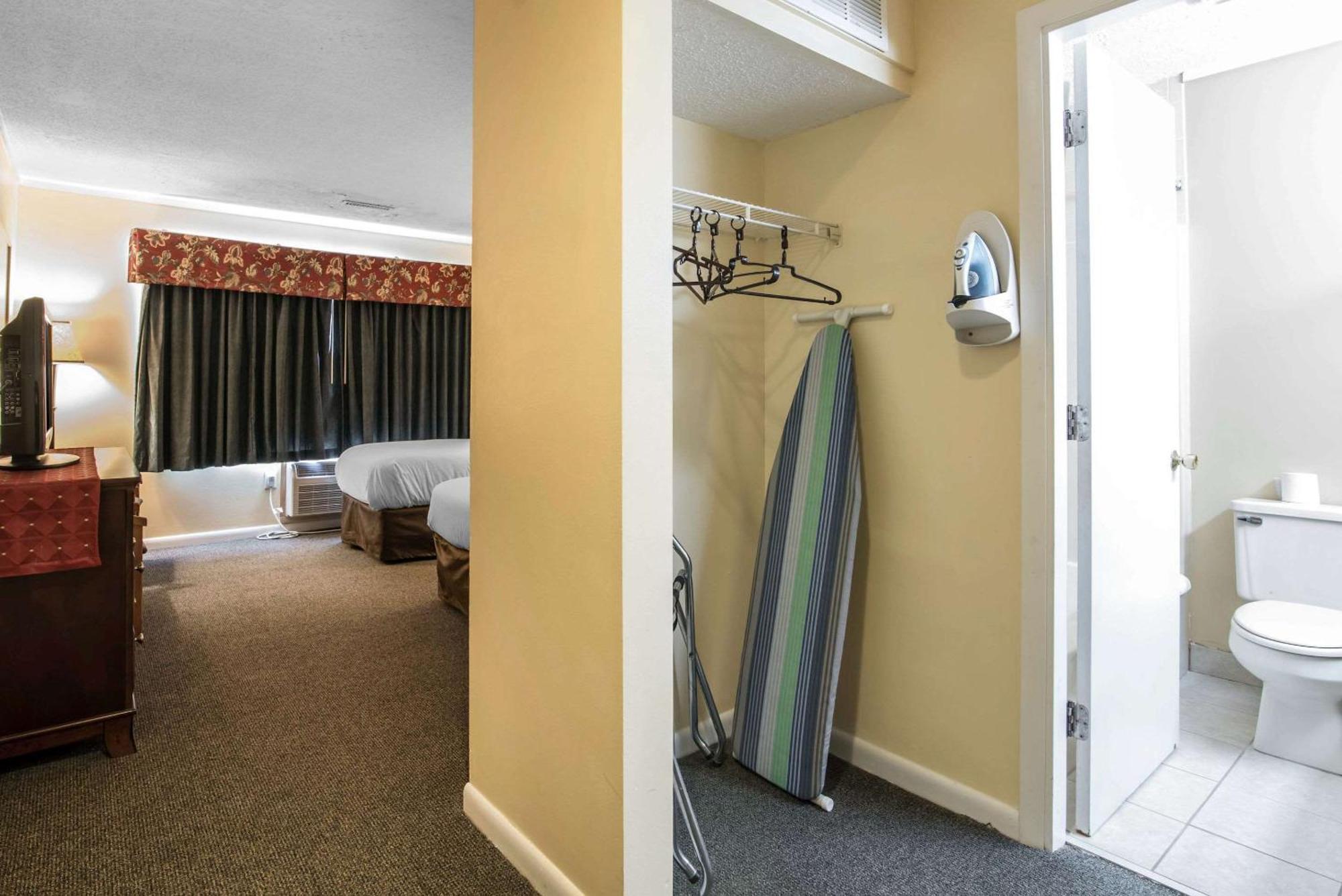 Tiltonlodge Inn & Suites ภายนอก รูปภาพ