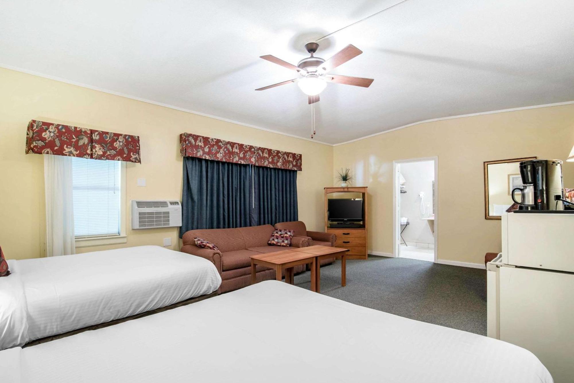 Tiltonlodge Inn & Suites ภายนอก รูปภาพ