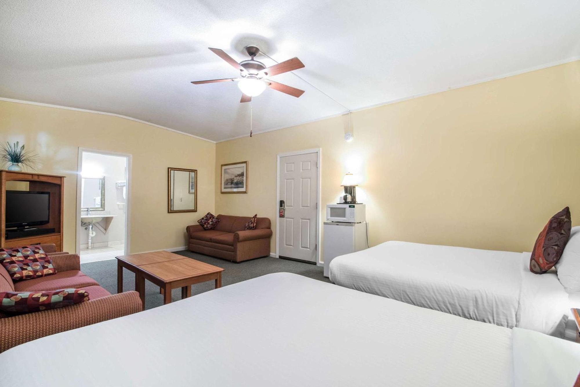 Tiltonlodge Inn & Suites ภายนอก รูปภาพ