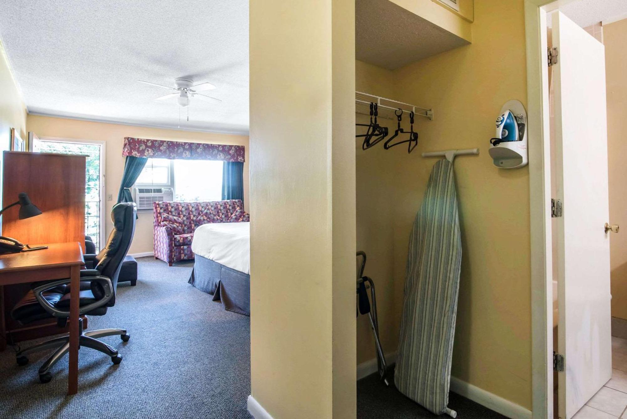 Tiltonlodge Inn & Suites ภายนอก รูปภาพ
