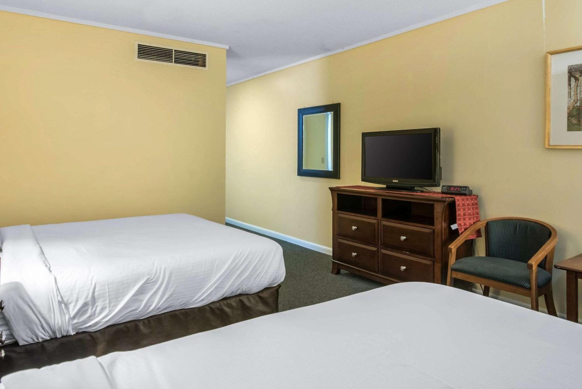 Tiltonlodge Inn & Suites ภายนอก รูปภาพ