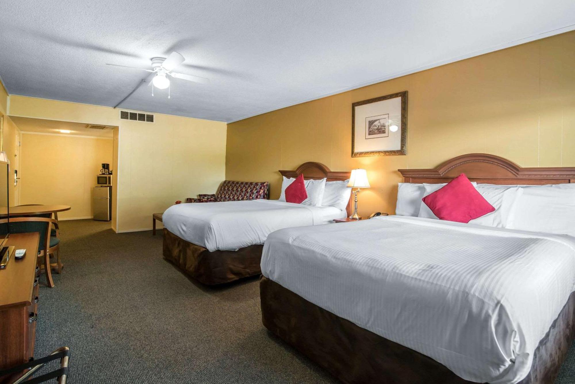 Tiltonlodge Inn & Suites ภายนอก รูปภาพ