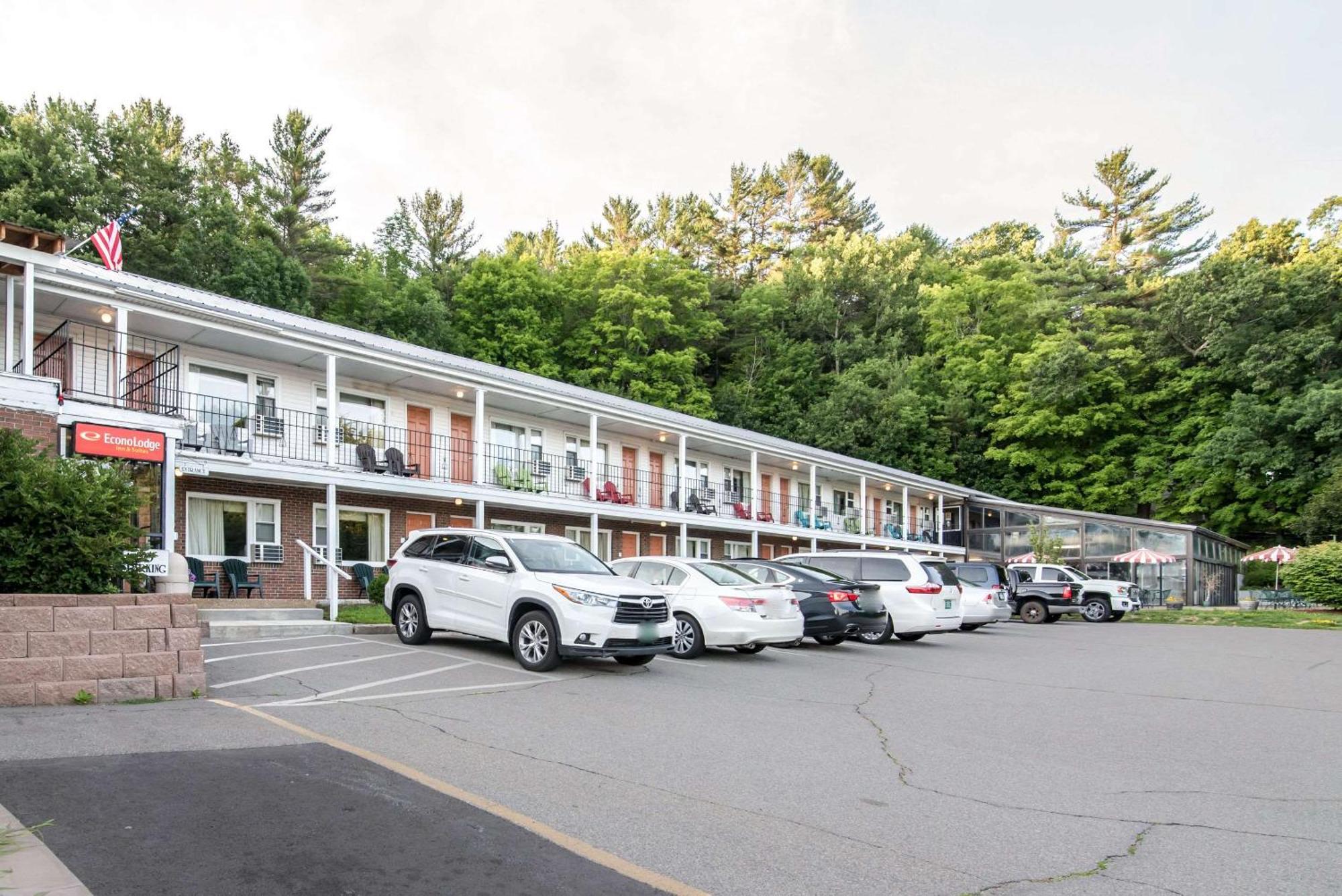 Tiltonlodge Inn & Suites ภายนอก รูปภาพ